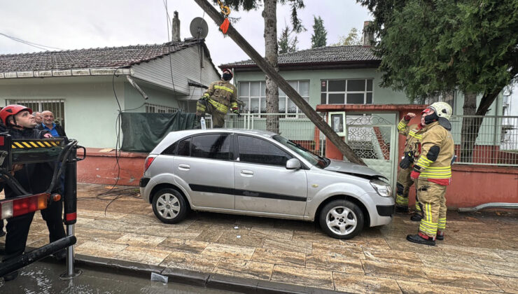 Düzce’de Bir Otomobil Telefon Direğine Çarptı: 2 Yaralı Var