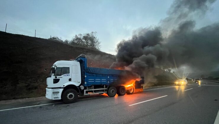 Düzce’de Seyir Halindeki Kamyonda Yangın