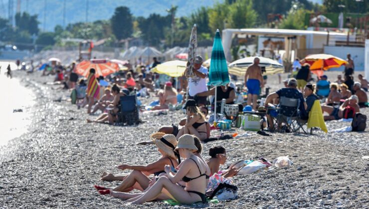 Ekim Sonunda Yazdan Kalma Gün: Sıcaklık 27 Dereceyi Aştı, Plajlar Doldu