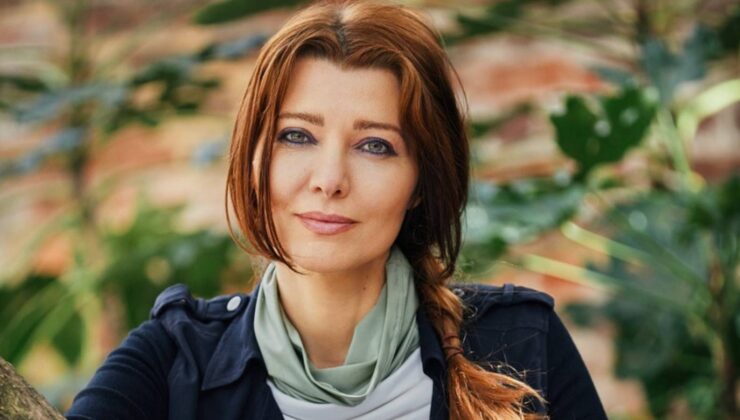 Elif Şafak, Frankfurt Kitap Fuarı’nı Açtı: Endişe Çağı, İlgisizlik Çağına Dönüşürse Gazze’de, Ukrayna’da Olanları Konuşmayı Bıraktığımız An Hissizleştiğimiz Andır