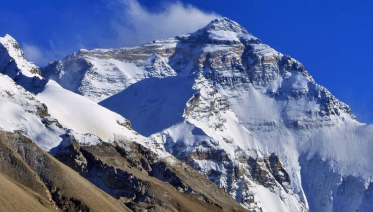 Everest Dağı Her Sene Uzunluk Atıyor