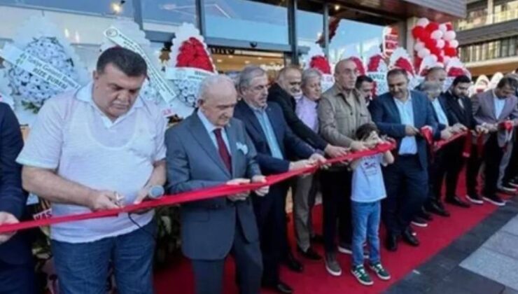 Fatih Altaylı: Burger King’de Oturan Gençlere Saldırıp Döverken, Açılışını Yapan Belediye Başkanına ‘Gık’ Diyemiyorsunuz