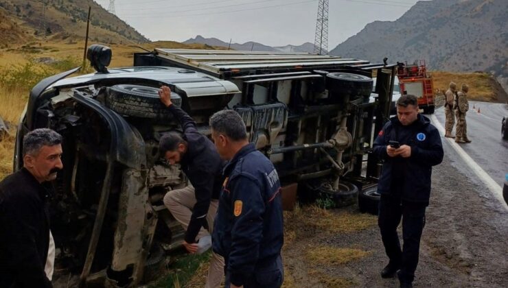 Hakkari’de Kamyonet Devrildi: 1 Yaralı