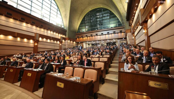 İBB Meclisi’nde “Ahmak Davası” Tartışması: “İmamoğlu, İktidarın Karşısına Çıkmaktan Korktuğu Liderdir”