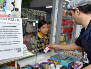 İhtiyaç Sahibi Çocuklar İçin Kantinde “Askıda Tost” Uygulaması: Okula Aç Gelen Bir Öğrenciye “Biz Varız” Diyoruz