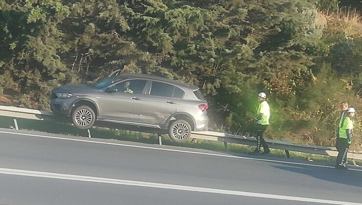 İstanbul’da Akılalmaz Kaza! Otomobil Bariyerin Üstüne Çıktı