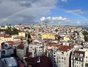 İstanbul’da Gökkuşağı Sürprizi: Turistler O Anları Görüntüledi