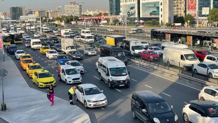 İstanbul’da Trafik Yoğunluğu: Durma Noktasına Geldi