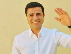 İyi Partili Yaldır, Demirtaş İçin “Başka Bir Terörist Başı” Dedi, Dem Partililer “Barış Konuşulurken Akaryakıt Bidonuyla Gidenler” Diye Çıkıştı