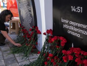 İzmir Depreminin 4. Yılında Düzenlenen Merasimde Duygusal Anlar Yaşandı