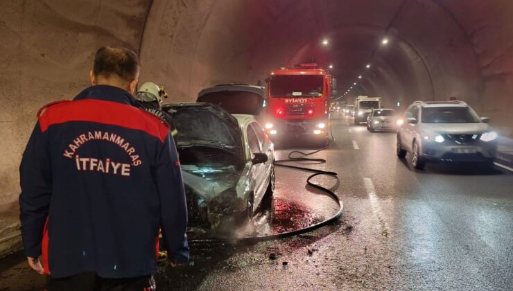 Kahramanmaraş’ta Seyir Halindeki Otomobil Yandı