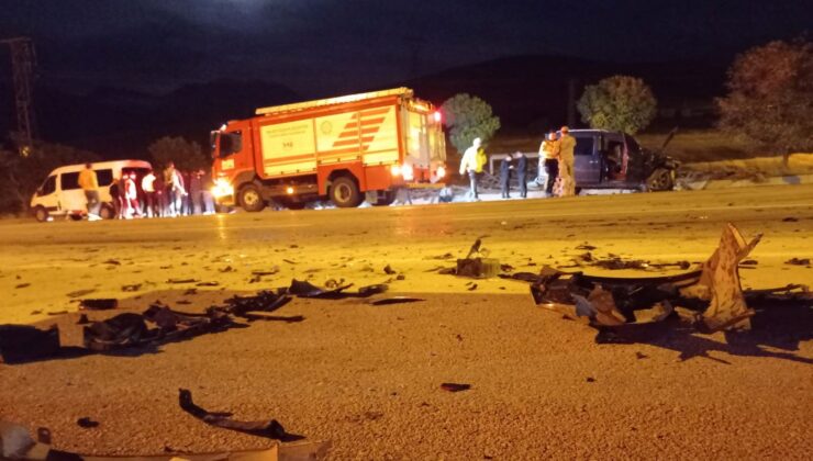 Kamyonet Önce Yola Çıkan Köpeğe, Sonra Hafif Ticari Araca Çarptı: 1 Ölü, 6 Yaralı