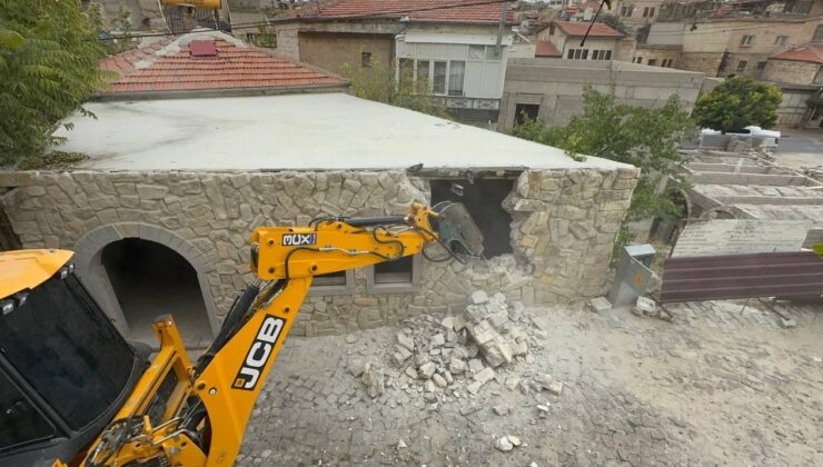 Kapadokya’da Ruhsatsız Restoran Yıkıldı