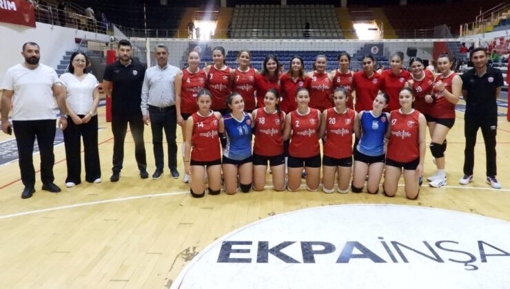 Kepez Belediyespor Kulübü Voleybol Kadrosu Evinde Galip