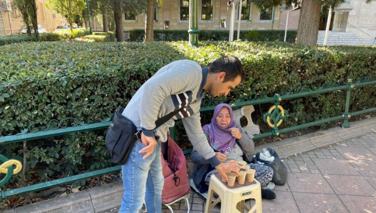 Kuşlara Olan Sevgisini Gelir Kaynağına Dönüştürdü