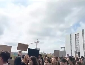 Medipol Üniversitesi Öğrencileri Ayşenur Halil İçin Protesto Düzenledi