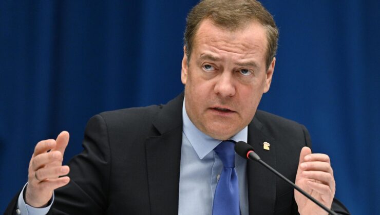 Medvedev: Batı, Ukrayna’daki Yer Altı Kaynakları Ele Geçirmek İstiyor