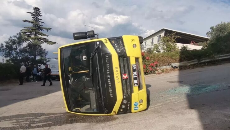 Mudanya’da Zaten Hareket Eden Mikrobüs Devrildi