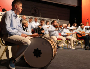 Otizmli Bireylerden Oluşan Koro, Şehir Şehir Gezip Konser Veriyor