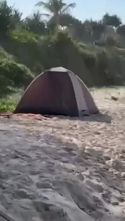 plajda kurduklari cadirda iliskiye giren cift sosyal medyada buyuk tepki cekti 0 UZnn1j9e