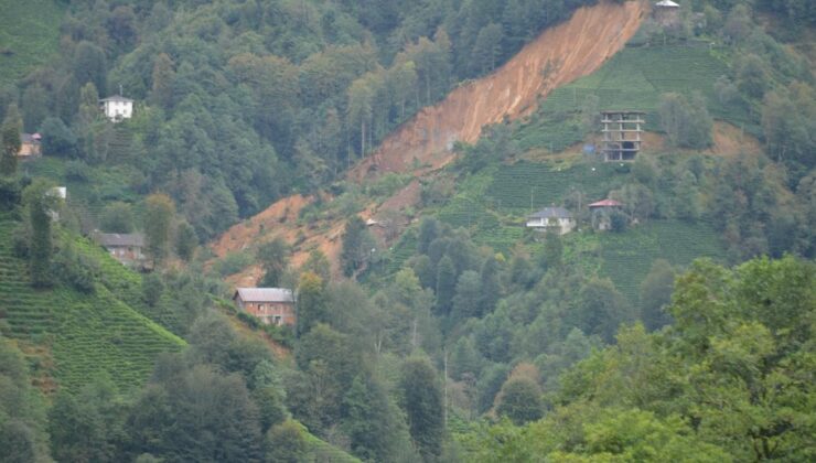 Rize’de Heyelan: İki Boş Ev Toprak Altında