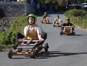 Rize’de Tahta Otomobillerle Laz Ralli Şenliği