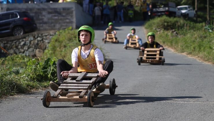 Rize’de Tahta Otomobillerle Laz Ralli Şenliği