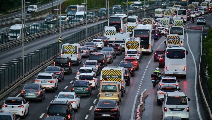 Sağanak İstanbul Trafiğini Vurdu: Yoğunluk Yüzde 87’ye Yükseldi