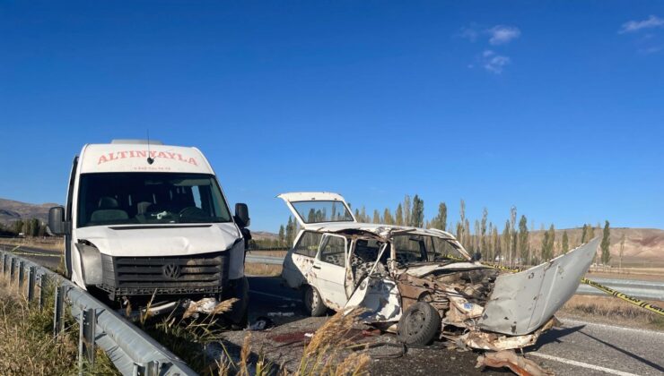 Sivas’ta Minibüs ile Otomobil Çarpıştı: 1 Ölü, 3 Yaralı