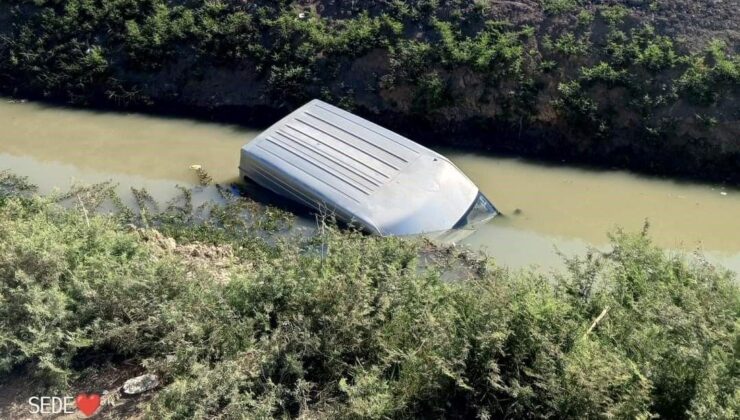 Su Kanalına Düşen Kamyonet Sürücüsü Yaralandı