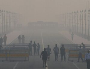 Yeni Delhi Alarmda: Hava Kirliliği Zirveyi Gördü