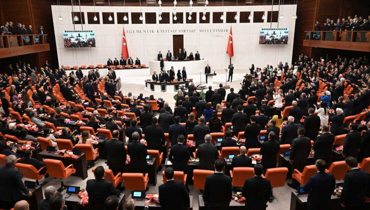 Yeni Yasama Yılı: Dem Parti Ayağa Kalkmadı, CHP Alkışlamadı