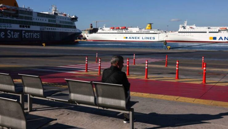 Yunanistan’da Grev Deniz Ulaşımını Durdurdu