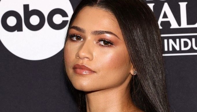 Zendaya’nın Şenlik Tarzına Bir Bakan Bir Daha Baktı