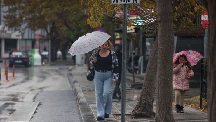 3 İlde Gök Gürültülü Sağanak Yağış Tesirini Artırdı: Hava Sıcaklığı 8 Derece