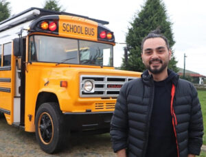 700 Bin TL Harcadığı Hayalindeki ’School Bus’ı Gelin Arabası Yaptı