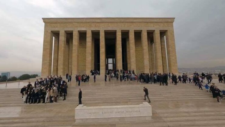 Anıtkabir’de “Reis, Reis, Reis” Sloganları| CHP’li Akdoğan: Bir Daha Olursa Erdoğan’la da Görüşeceğim