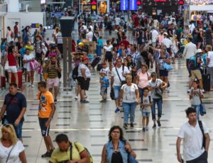 Antalya, Dönem Sonuna Rağmen Hava Yoluyla Günde 30 Bin Turist Ağırlıyor