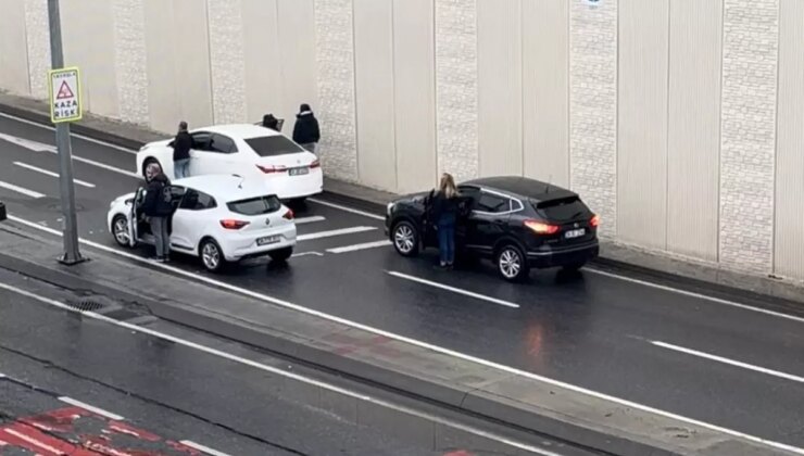 Atatürk’ün Anma Merasiminde İstanbul Trafiği Durduruldu