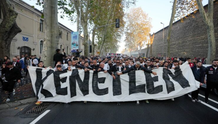 Beşiktaş Taraftarı Sessiz Yürüyüş Yaptı