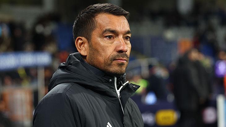 Beşiktaş’ta Van Bronckhorst Neşteri Vurdu! 4 Futbolcunun Bileti Kesildi