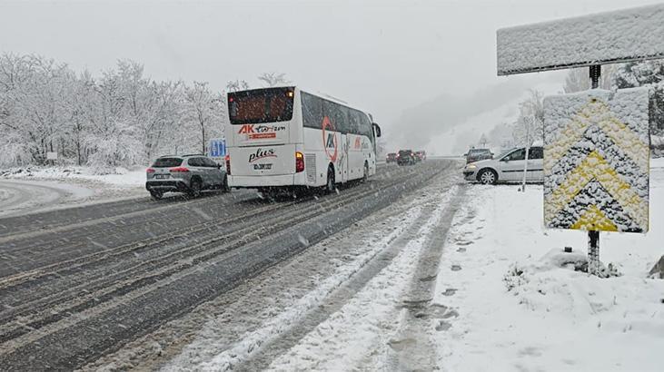 Bursa-Ankara Kara Yolunda Kar Yağışı! Ulaşım Zahmetle Sağlanıyor