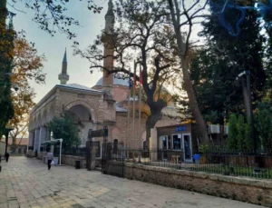 Bursa’da Bulunan Tarihi Cami ve Türbelerdeki Özel Güvenlikçiler Çekiliyor