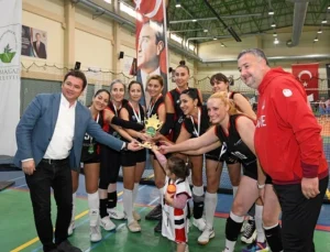 Bursa’da Düzenlenen Türkiye Veteran Voleybol Turnuvası’nda Şampiyonlar Belli Oldu