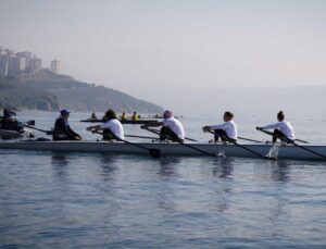 Bursa’da Kürek Yarışları İzleyenleri Büyüledi