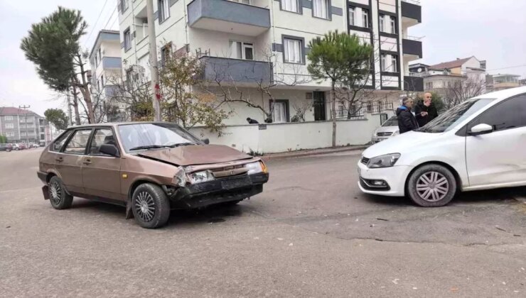 Bursa’da Otomobil Kazası: 2 Yaralı