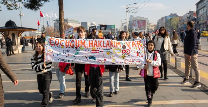 Bursa’da Unutulmaz Şenlik; Çocuk Hakları Günü’nde Doyasıya Eğlendiler