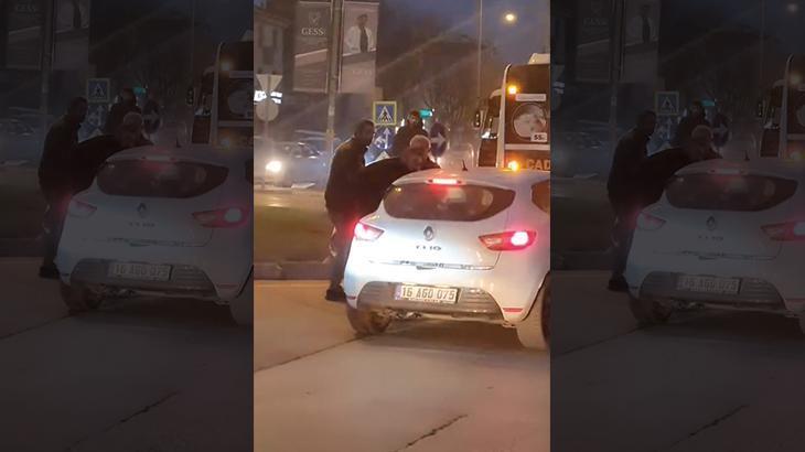 Bursa’da Yol Verme Kavgası! O Anlar Anbean Kaydedildi