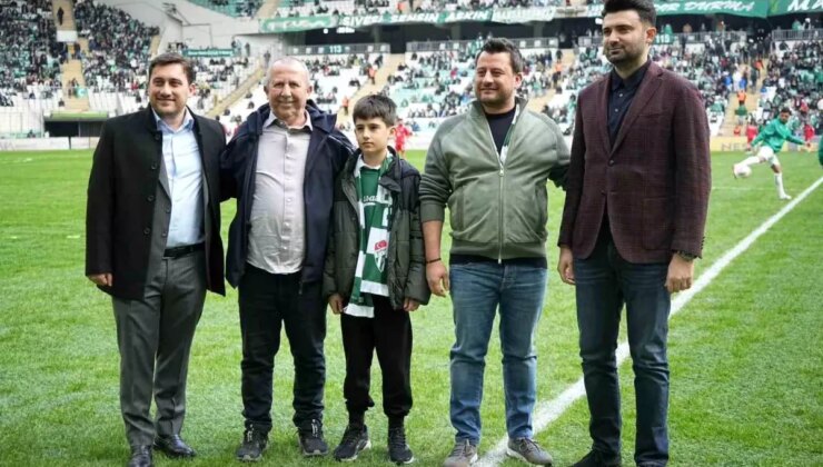 Bursaspor Başkanı Enes Çelik’ten Atış Grup’a Teşekkür Plaketi