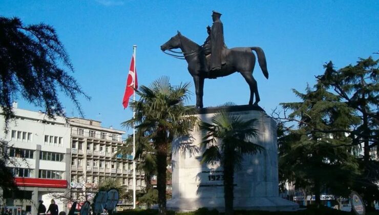 Bursa’ya Yeni Atatürk Heykeli! Bakın Nereye Yapıldı…